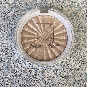 5/$25 Ofra x Madison M Highlighter - Moondance